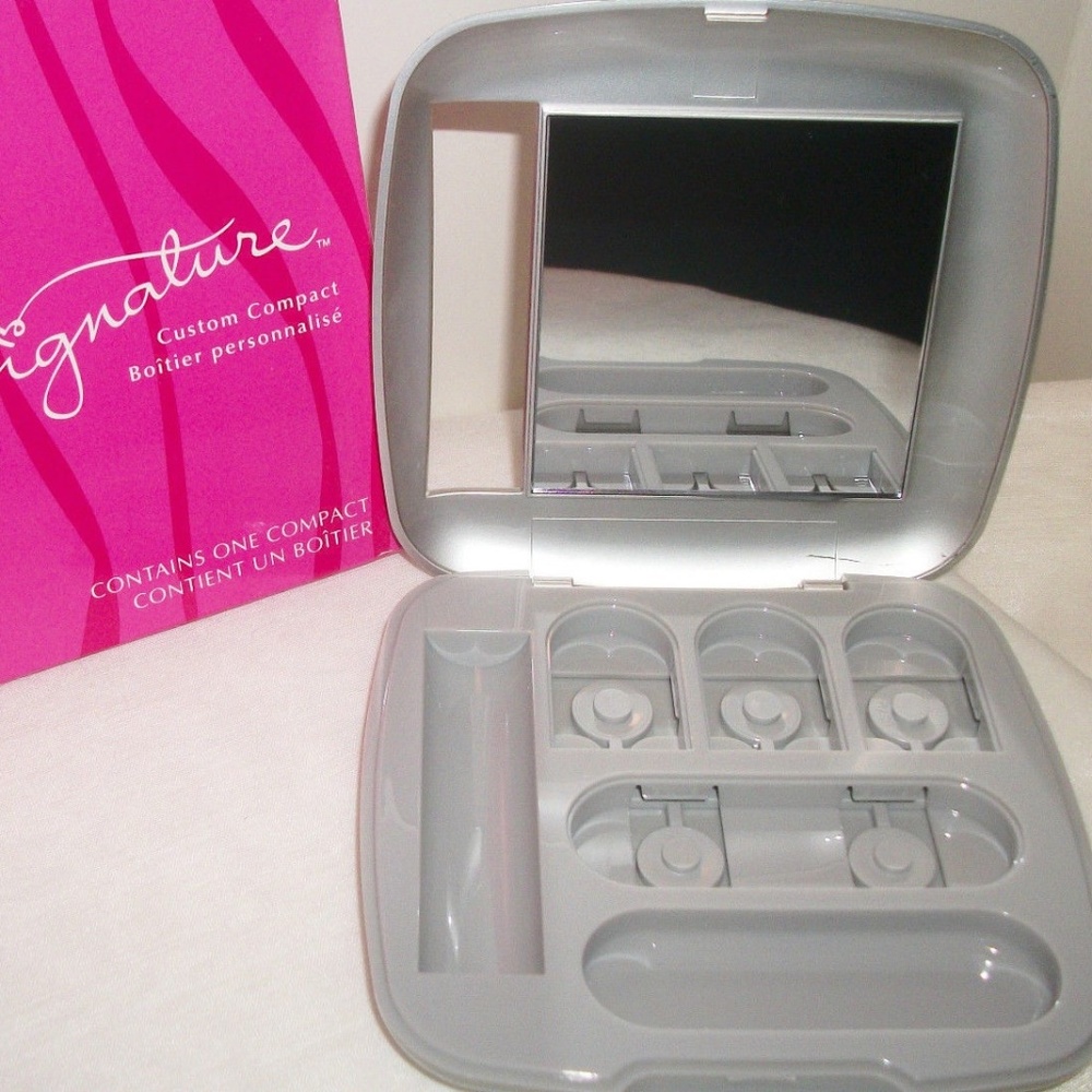 Mary Kay Signature Compact hold LIP 2 CHEEK 3 Eye